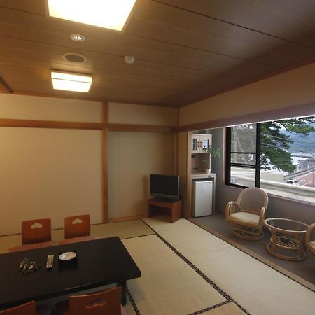 New Tomiyoshi Hotell Atami  Exteriör bild