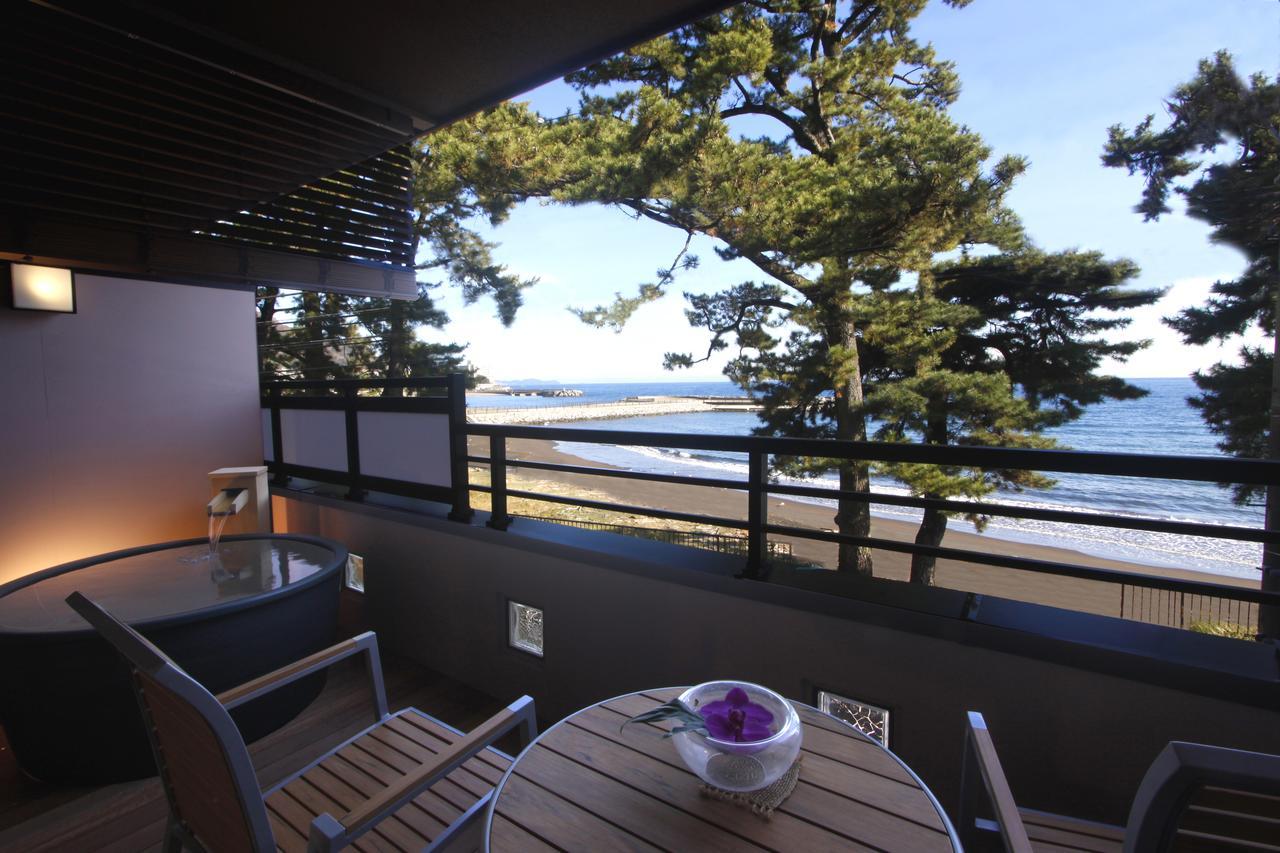 New Tomiyoshi Hotell Atami  Exteriör bild