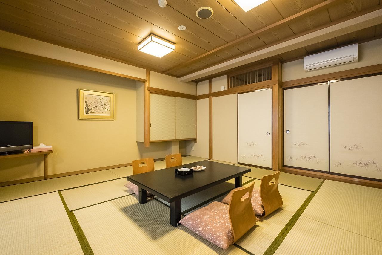 New Tomiyoshi Hotell Atami  Exteriör bild
